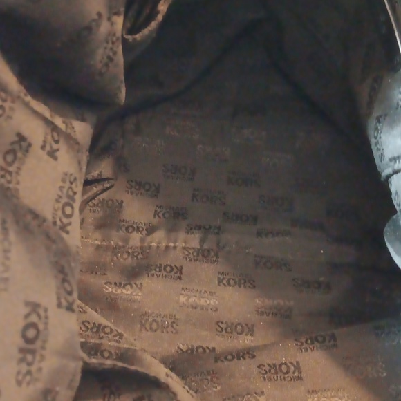 Michael Kors Big Valley Shoulder Bag - Picture 7 of 10